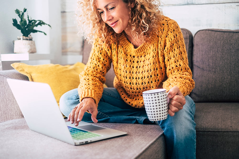 woman-laptop-coffee-mug